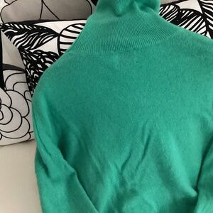 Brodie cashmere turtleneck sweater